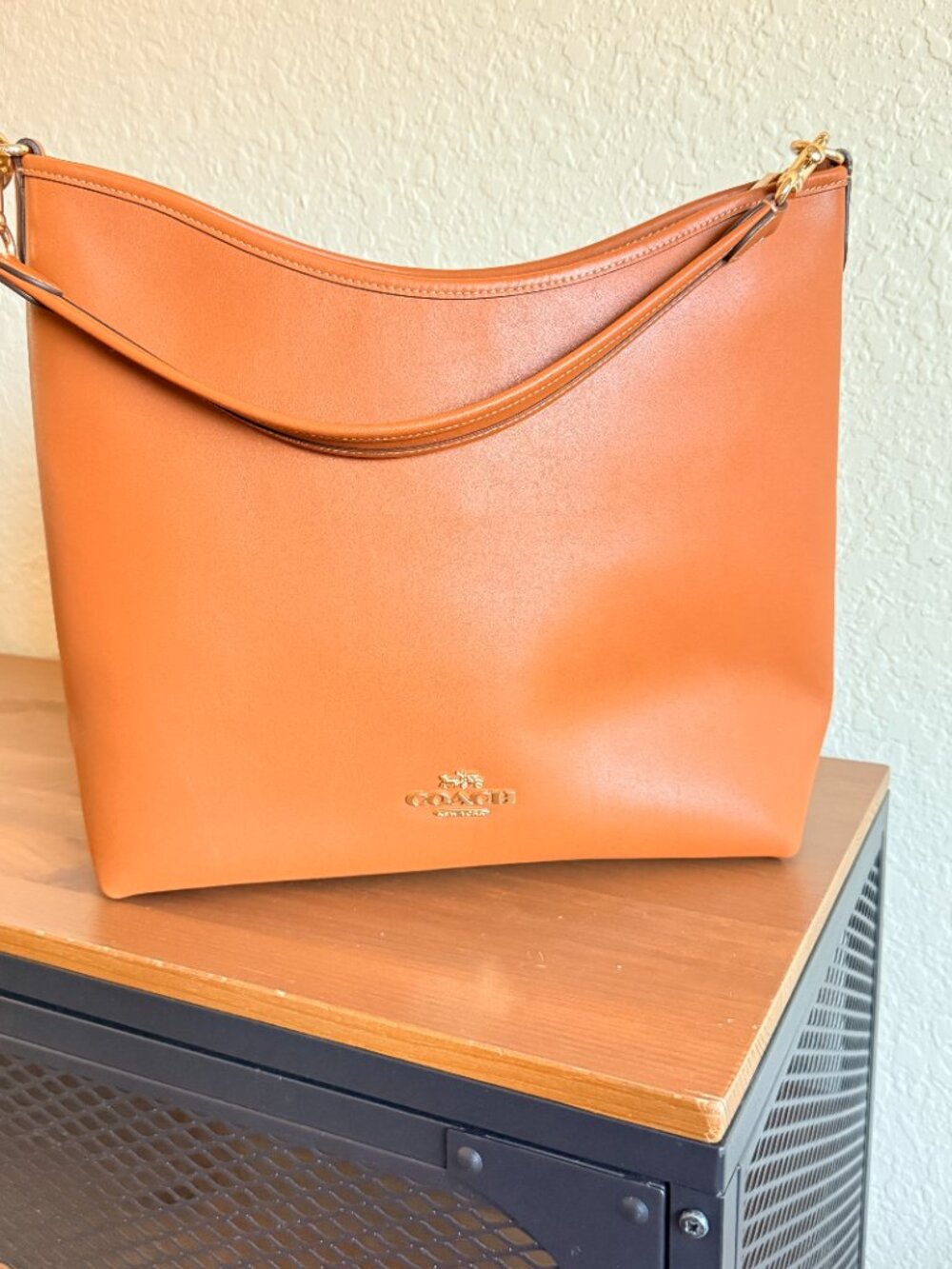 Coach Laurel Shoulder Bag Smooth Grain Leather Tan NWT Crossbody - Picture 2 of 9